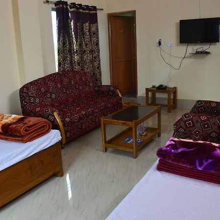 Hotel Kaustav Tezpur Zewnętrze zdjęcie