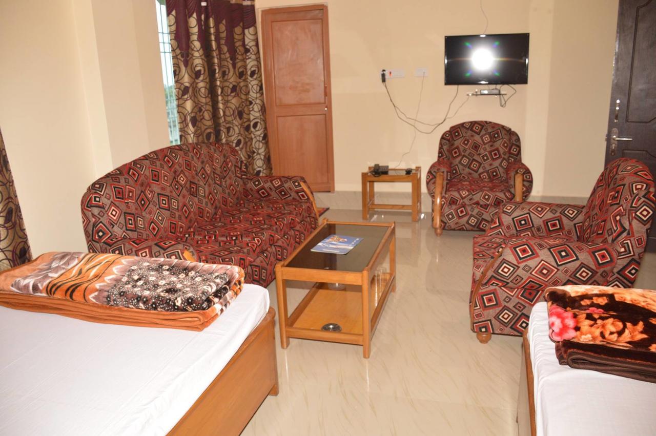 Hotel Kaustav Tezpur Zewnętrze zdjęcie