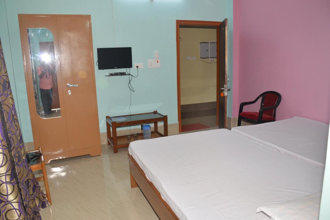 Hotel Kaustav Tezpur Zewnętrze zdjęcie
