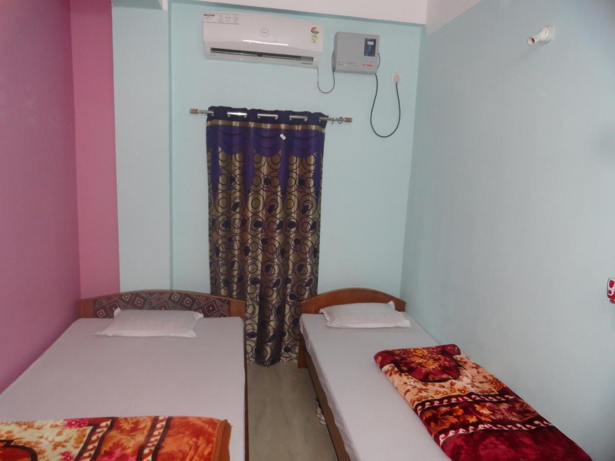 Hotel Kaustav Tezpur Zewnętrze zdjęcie